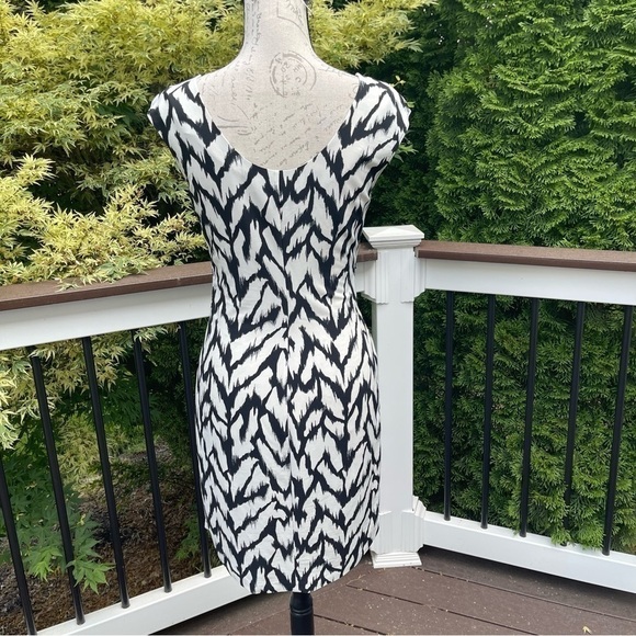 ARMANI Exchange Black & White Printed Dress Size 2 - Picture 7 of 11